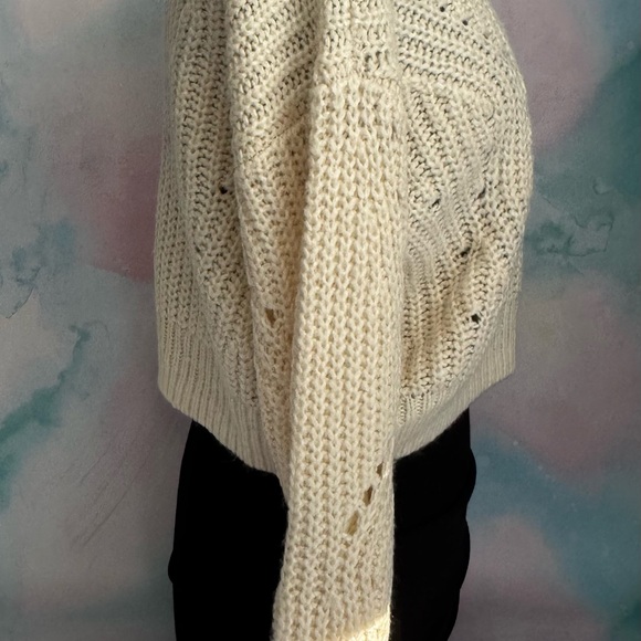 Kendall & Kylie Cropped Ivory Sweater in Size Small - Picture 2 of 9
